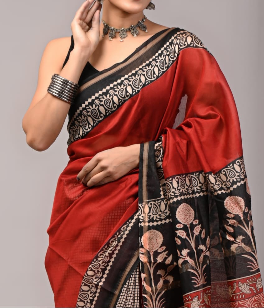 Handwoven red Maheshwari silk saree with black paisley border